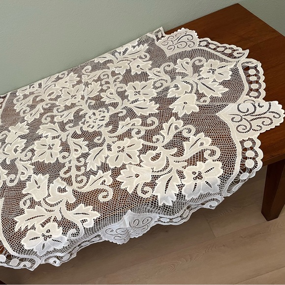 NEW handmade tablecloth - Picture 2 of 3